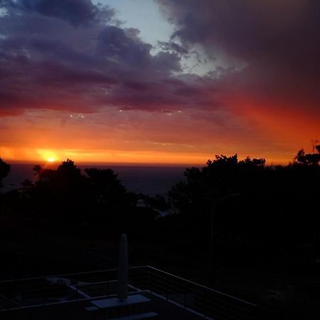 Bright Camps Bay Loft With Stunning Views And Shared Pool Lejlighed Kapstaden Eksteriør billede